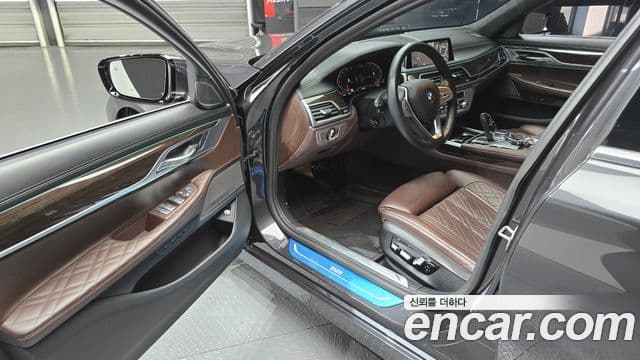 BMW 7 Series 2020 — ფოტო 10/20