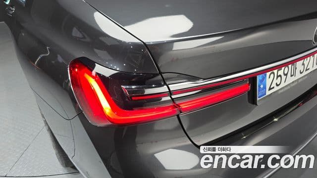 BMW 7 Series 2020 — Photo 32/35