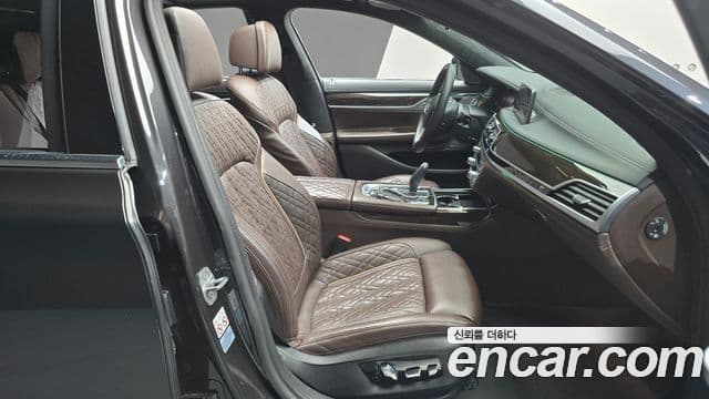 BMW 7 Series 2020 — Photo 23/35