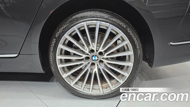 BMW 7 Series 2020 — Photo 21/35