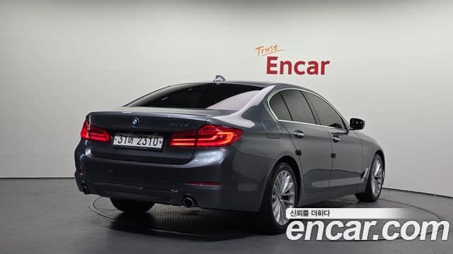 BMW 5 Series 2018 — ფოტო 2/20