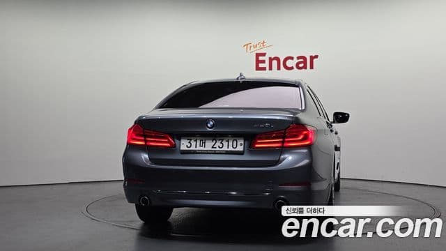 BMW 5 Series 2018 — ფოტო 4/20