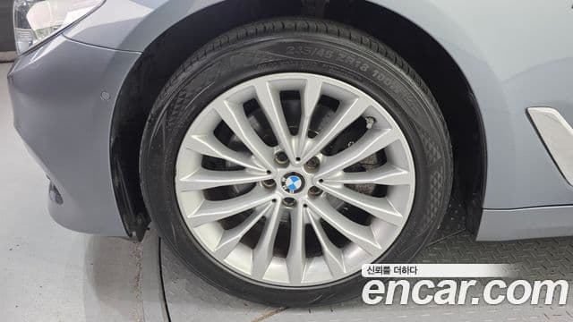 BMW 5 Series 2018 — ფოტო 5/20