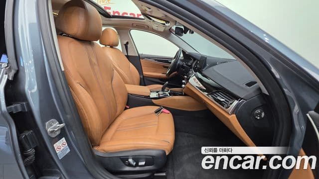 BMW 5 Series 2018 — ფოტო 10/20