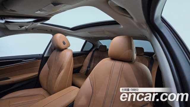 BMW 5 Series 2018 — ფოტო 12/20