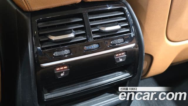 BMW 5 Series 2018 — ფოტო 18/20