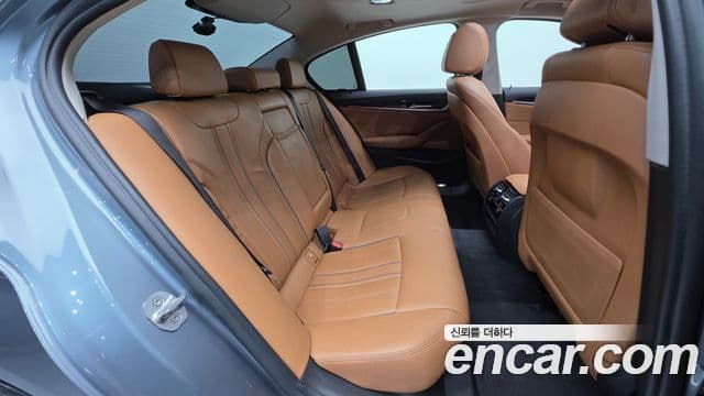 BMW 5 Series 2018 — ფოტო 19/20