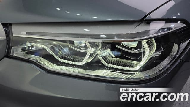 BMW 5 Series 2018 — Photo 28/32