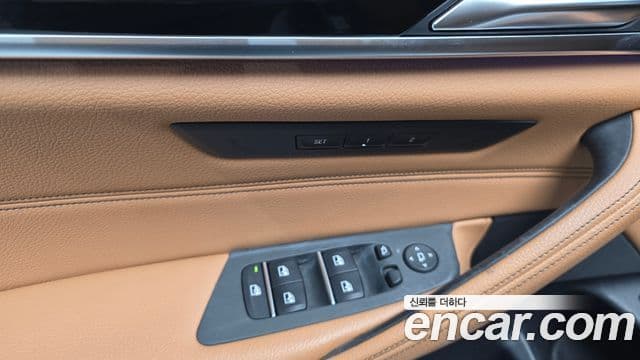 BMW 5 Series 2018 — Photo 11/32