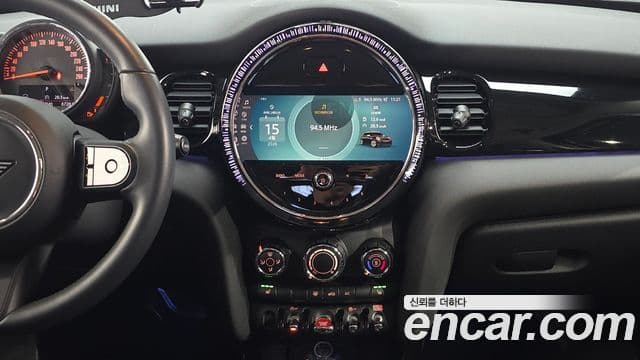 Mini Cooper 2022 — ფოტო 14/20