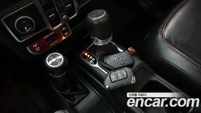 Jeep Wrangler 2022 — ფოტო 9/20