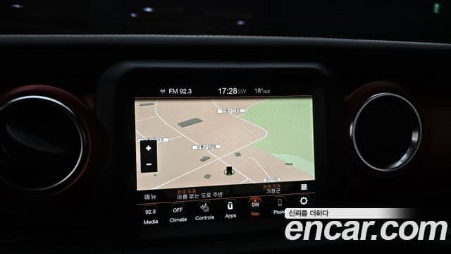 Jeep Wrangler 2022 — ფოტო 15/20
