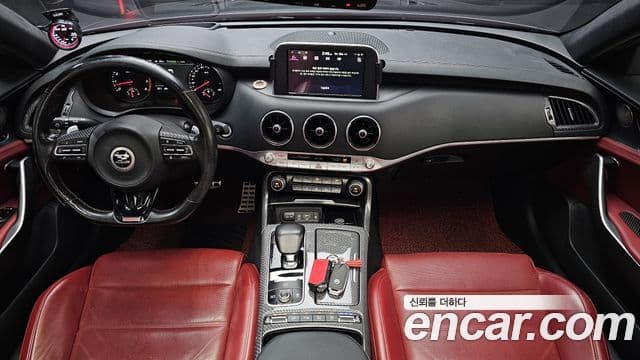 Kia Stinger 2018 — ფოტო 6/20