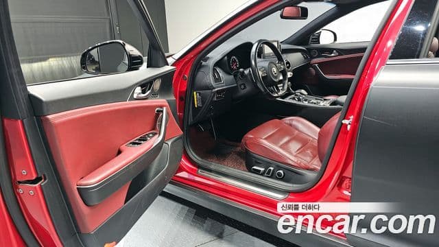 Kia Stinger 2018 — ფოტო 9/20