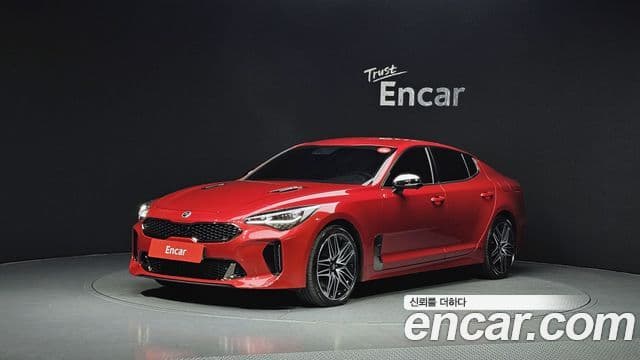 Kia Stinger 2021 — Фото 1/20