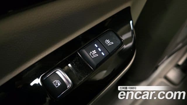 Kia Carnival 2022 — ფოტო 17/20