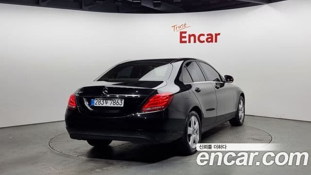 Mercedes-Benz C-Class 2018 — ფოტო 2/20