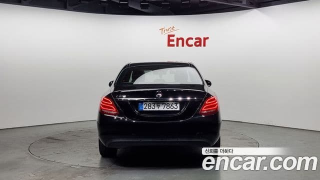 Mercedes-Benz C-Class 2018 — ფოტო 4/20