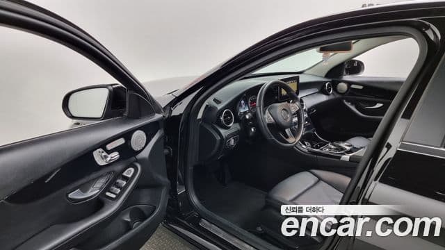 Mercedes-Benz C-Class 2018 — ფოტო 12/20