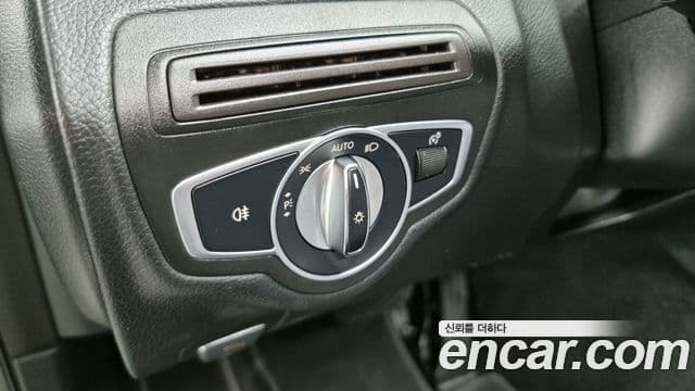 Mercedes-Benz C-Class 2018 — ფოტო 14/20