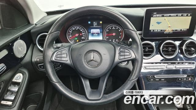 Mercedes-Benz C-Class 2018 — ფოტო 15/20