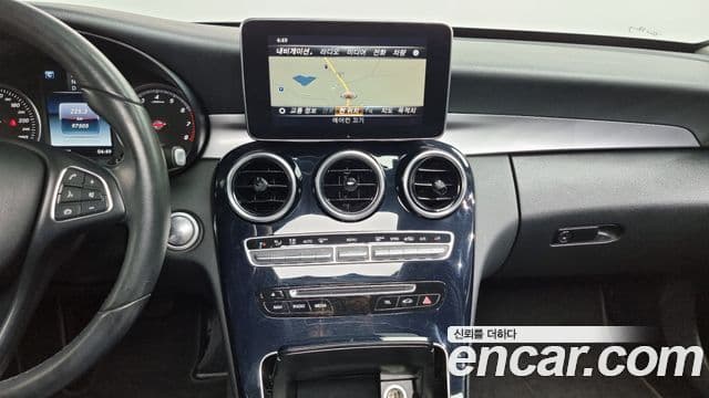 Mercedes-Benz C-Class 2018 — ფოტო 16/20