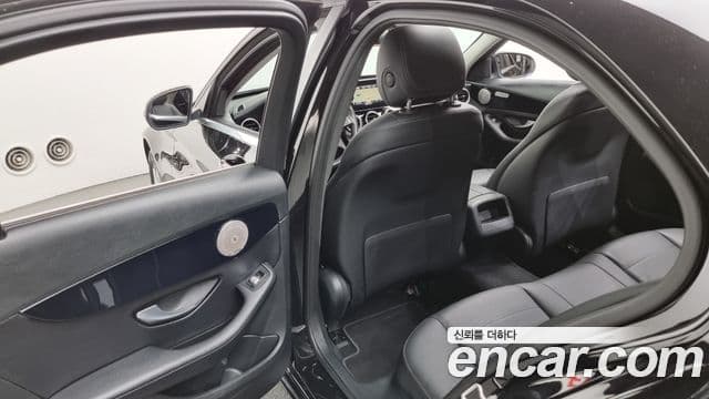 Mercedes-Benz C-Class 2018 — ფოტო 18/20