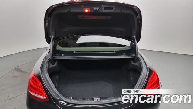 Mercedes-Benz C-Class 2018 — ფოტო 20/20