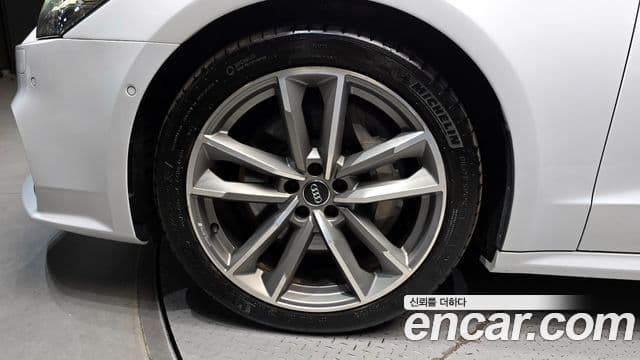 Audi A7 2020 — ფოტო 5/20
