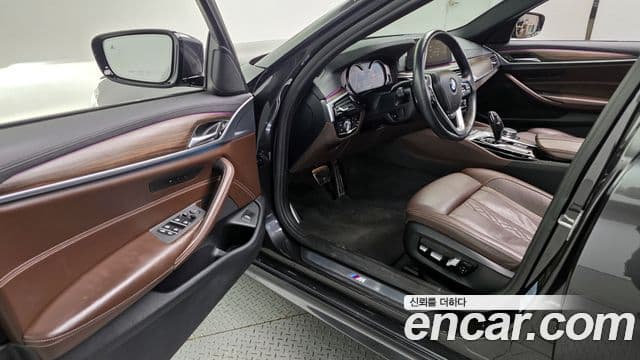BMW 5 Series 2018 — Şəkil 10/20
