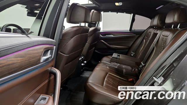 BMW 5 Series 2018 — Şəkil 12/20
