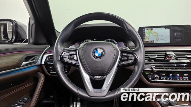 BMW 5 Series 2018 — Şəkil 13/20