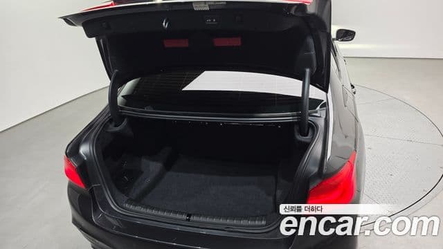 BMW 5 Series 2018 — Şəkil 20/20