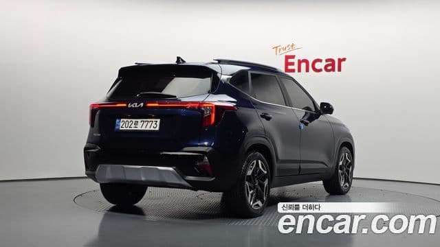 Kia Seltos 2023 — ფოტო 2/20