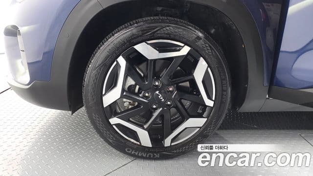 Kia Seltos 2023 — ფოტო 5/20