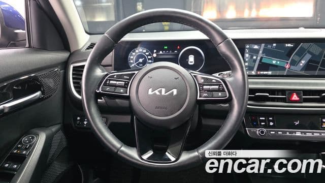 Kia Seltos 2023 — ფოტო 13/20