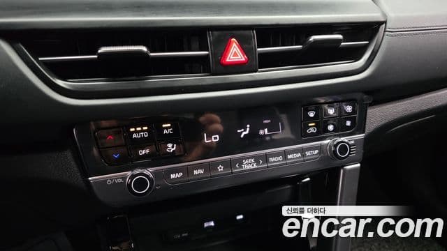 Kia Seltos 2023 — ფოტო 17/20