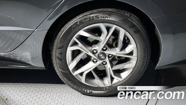 Hyundai Sonata Hybrid 2023 — Photo 19/36