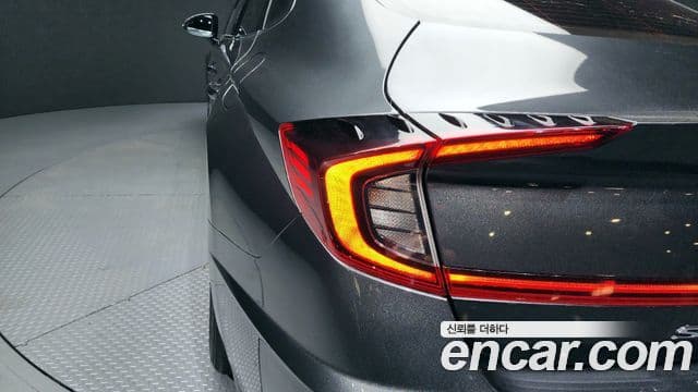 Hyundai Sonata Hybrid 2023 — Photo 29/36