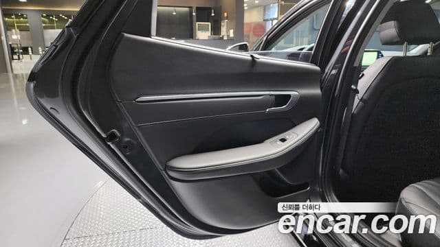 Hyundai Sonata Hybrid 2023 — Photo 4/36
