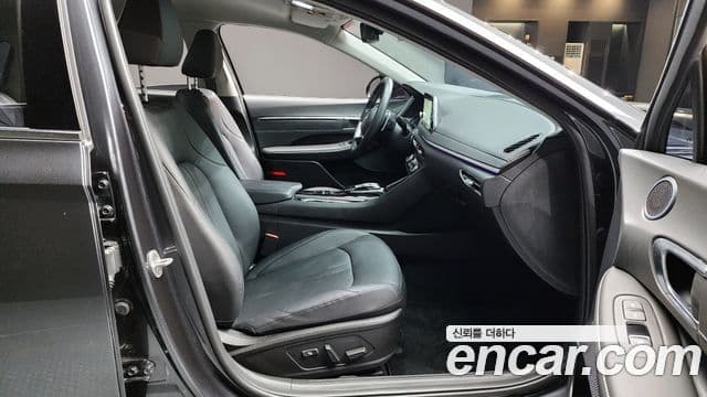 Hyundai Sonata Hybrid 2023 — Photo 27/36