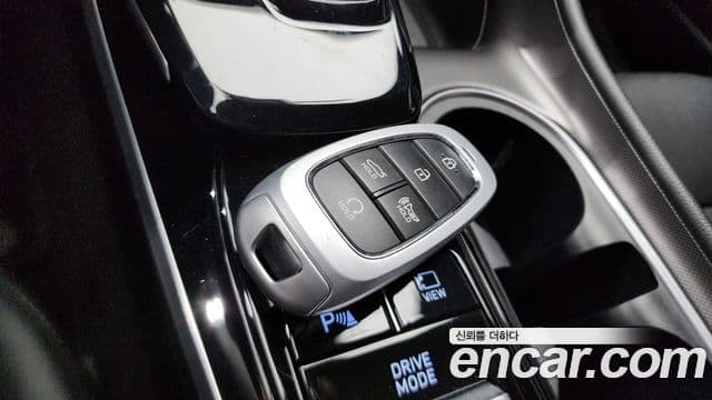 Hyundai Sonata Hybrid 2023 — Photo 12/36