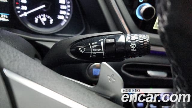Hyundai Sonata Hybrid 2023 — Photo 28/36