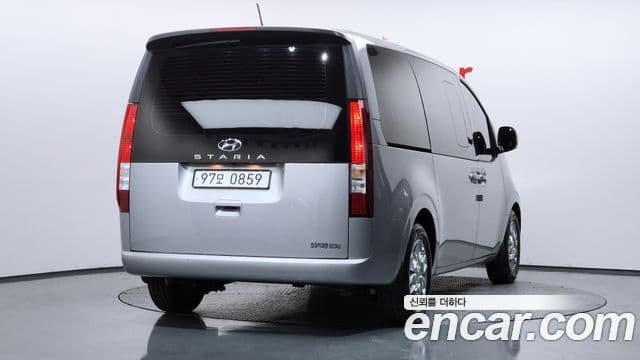 Hyundai Staria 2021 — ფოტო 2/20