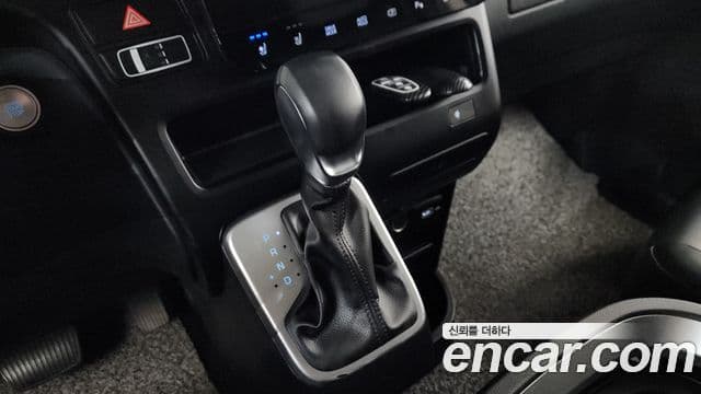 Hyundai Staria 2021 — ფოტო 9/20