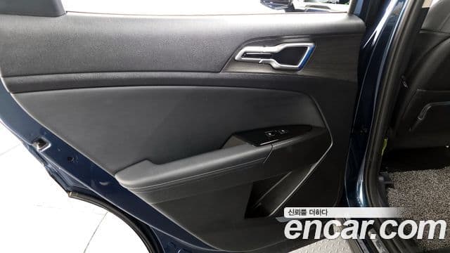 Kia Sportage 2022 — Photo 1/33