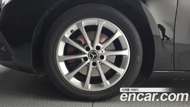 Mercedes-Benz A-Class 2019 — ფოტო 10/20
