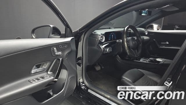 Mercedes-Benz A-Class 2019 — ფოტო 6/20
