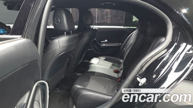 Mercedes-Benz A-Class 2019 — ფოტო 7/20