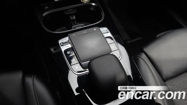 Mercedes-Benz A-Class 2019 — ფოტო 18/20
